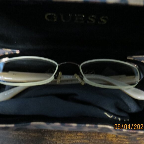 Guess 2327 Cheetah Print Frames with matching case and cleaning cloth - Picture 5 of 11